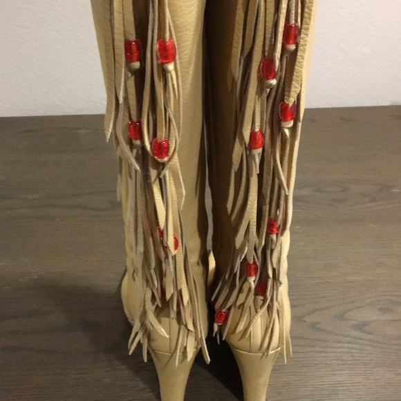 Donald Pliner SASSY Boots - Picture 3 of 4